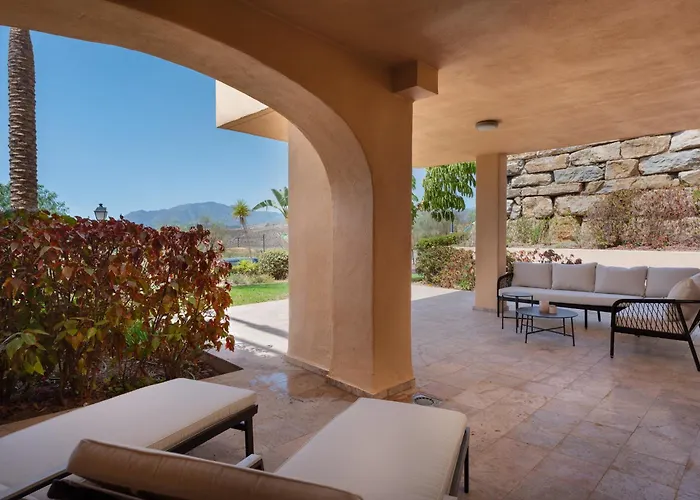 Serene 3-bedroom With Sea And Sunset Views דירה