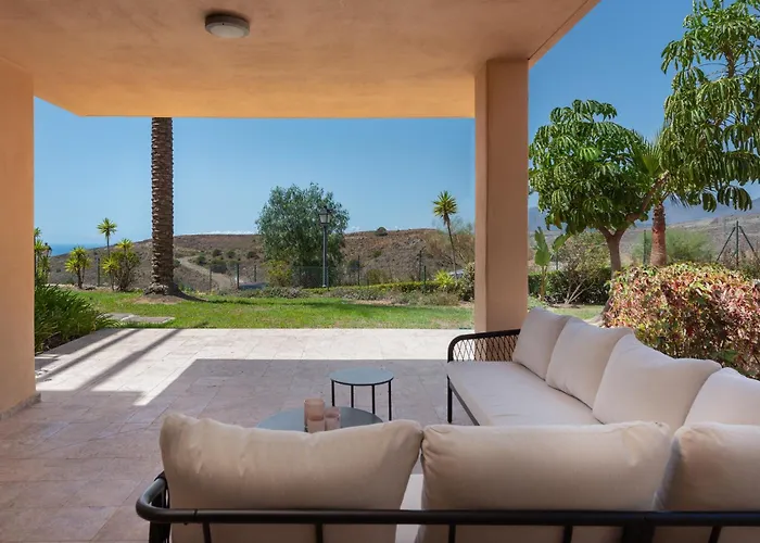 Serene 3-bedroom With Sea And Sunset Views