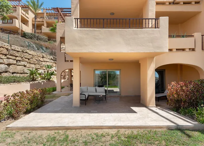 Serene 3-bedroom With Sea And Sunset Views דירה