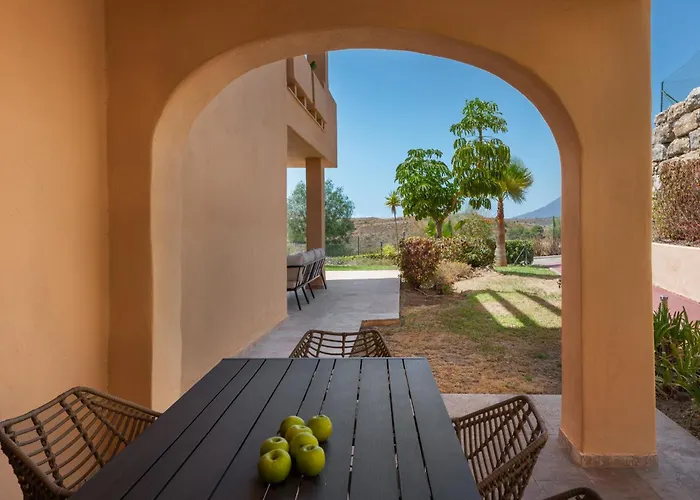 Serene 3-bedroom With Sea And Sunset Views דירה *