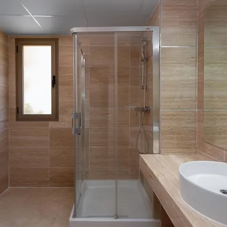 Serene 3-bedroom With Sea And Sunset Views 埃斯特波纳