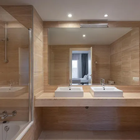 Serene 3-bedroom With Sea And Sunset Views 公寓 埃斯特波纳