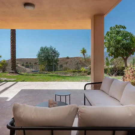 Serene 3-bedroom With Sea And Sunset Views