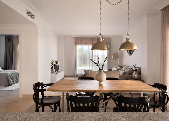 Serene 3-bedroom With Sea And Sunset Views エステポナ