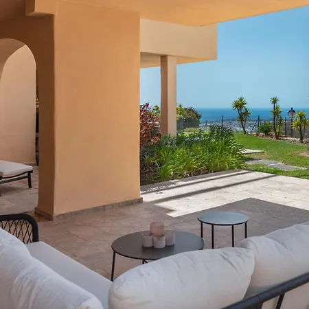 Serene 3-bedroom With Sea And Sunset Views Апартаменти Естепона