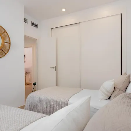 Апартаменти Serene 3-bedroom With Sea And Sunset Views