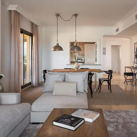 Serene 3-bedroom With Sea And Sunset Views * Естепона
