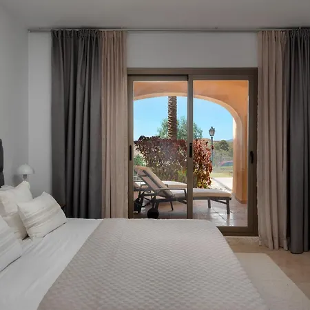 Апартаменти Serene 3-bedroom With Sea And Sunset Views Естепона